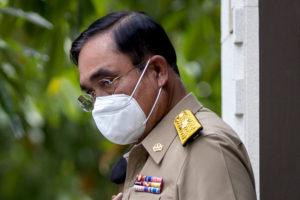 Ông Prayut dự họp Bộ Quốc phòng sau khi bị đình chỉ chức vụ thủ tướng Thái Lan